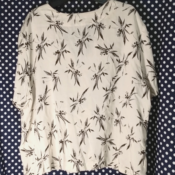 2/$10 Tribal Womens Size P/XL  short sleeve print blouse - Picture 4 of 5
